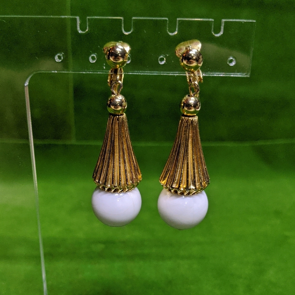 Vintage White Acrylic Ball Drop Clip On Earrings, Elongated Fluted Gold-tone Cap